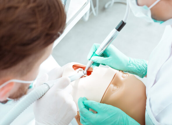 Close-up,Of,Dentistry,Students,Drilling,Teeth,Of,A,Dental,Manikin